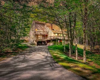 Spacious 5 Bedroom N. Conway Home | Best Location! - Conway - Building