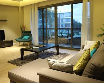 Accra Luxury Apartments Cantonments - Accra - Living room
