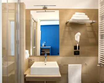50 Suite Guesthouse - Naples - Bathroom