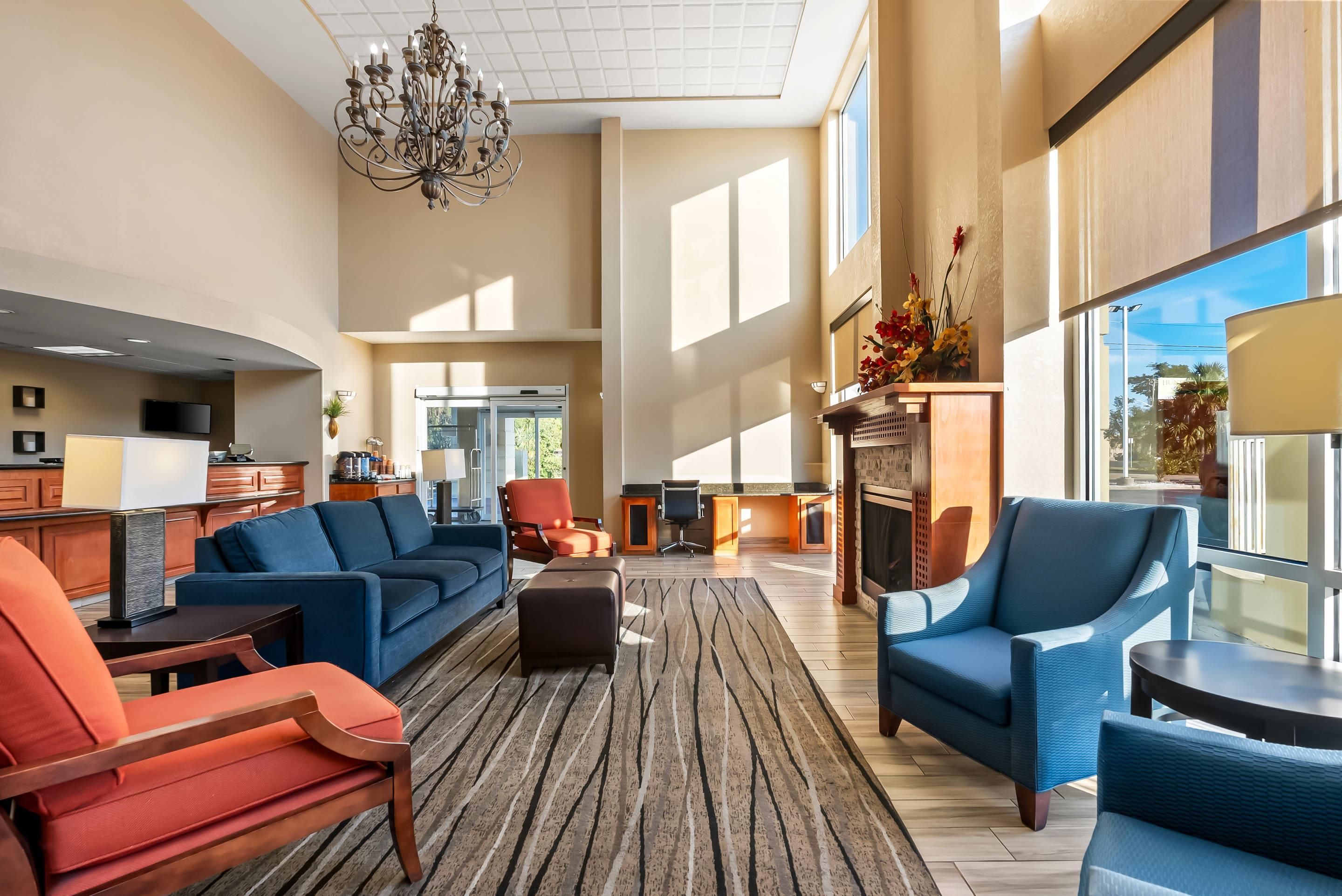 Comfort Inn and Suites Panama City - St Andrew - פנמה סיטי - טרקלין
