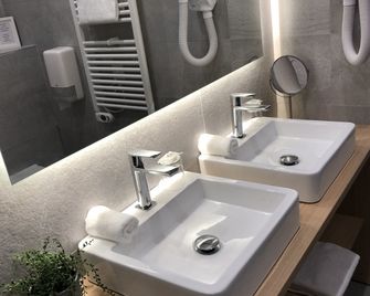 Fasthôtel Biarritz Bidart CÔte-Basque - Un Hôtel Fh Collection - Bidart - Bathroom