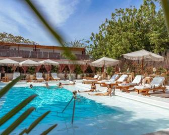 Bora Bora Beach Club & Hotel - Isla Grande del Rosario - Piscina
