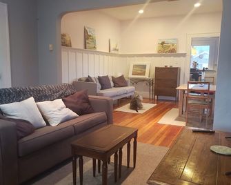 Craftsman style house 4 blocks from PNE, 10 mn to downtown. - Vancouver - Salon