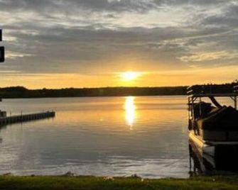 4 Bdr Cottage, Edinboro Lake Views, Dogs - Edinboro - Vista del exterior