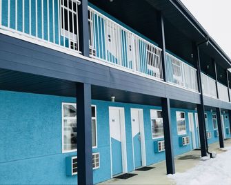 Empire Inn & Suites - Red Deer - Building