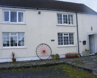 Blaencwm Bed and Breakfast - Boncath - Building