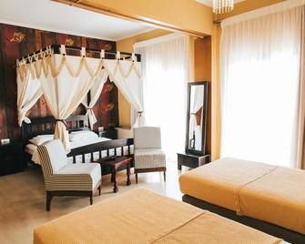 Fanari Hotel - Komotini - Bedroom