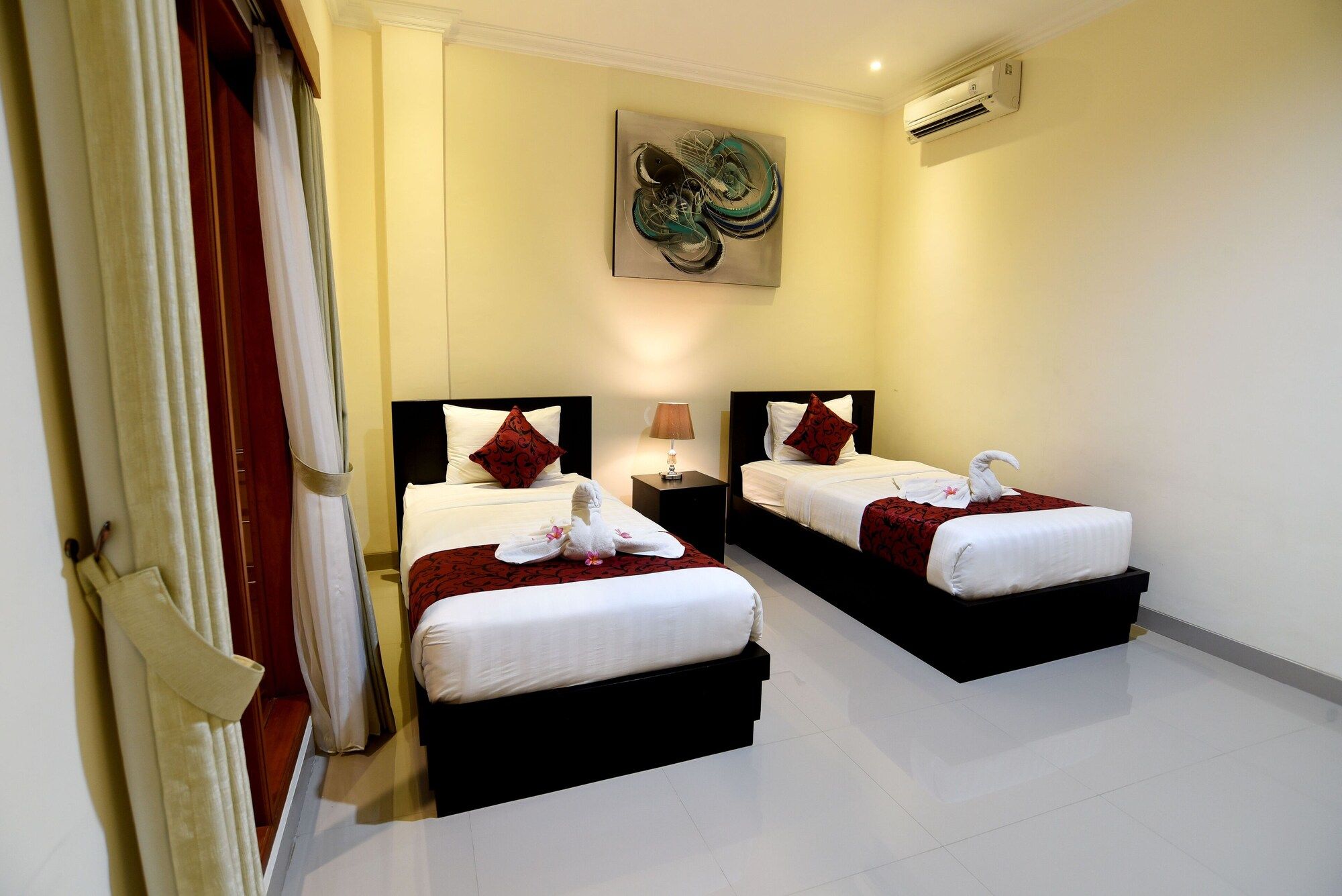 Tom's Inn Pecatu - South Kuta