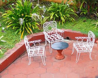 Bough'n Villa - A charming 3-bedroom villa with WiFi, AC in enchanting Kozhikode - Kozhikode - Patio