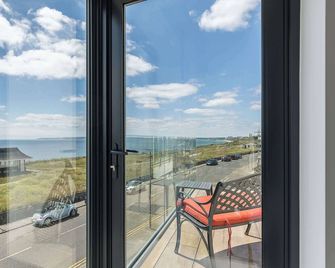 Beachcliff - On the Seafront with Two Balconies - Bournemouth