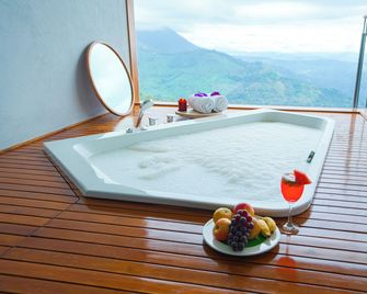 The Valle By Kondody Hotels - Munnar - Balcon