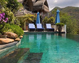 Kalimaja Amed Villa - Abang - Piscina