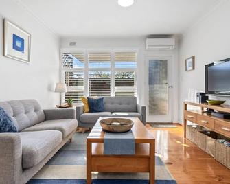 Belle Escapes - Hidden Haven in Glenelg - Glenelg - Living room