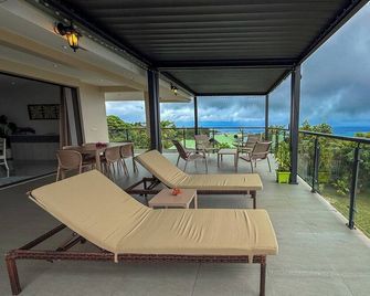 Le Manahere Spacious Apartment with Panoramic Views of Moorea - Faa'a - Arue - Balcony