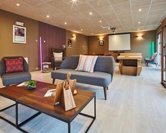 Campanile Dijon Nord - Toison d'Or - Dijon - Living room