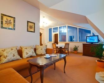 Sudarushka Hotel - Krasnodar - Living room