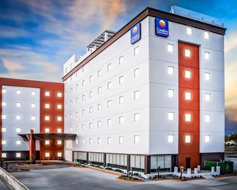 Comfort Inn & Suites Los Cabos - Cabo San Lucas - Building