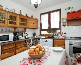 Belvilla by OYO Cozy Holiday Home with Pool - Spotorno - Cucina