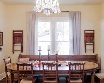 The Church House️️️️️ 3 Bd 2 B 20 min to Round Top - Brenham - Ruokailuhuone