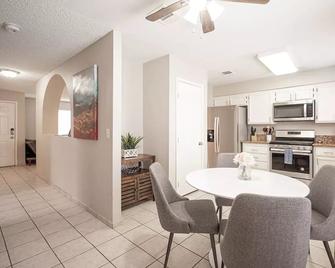 Splendid House With Pool! - Henderson - Dining room