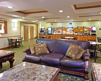 Holiday Inn Express & Suites Logan By IHG - Logan - Lounge