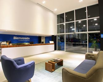 One Cuautitlan - Izcalli - Recepción