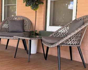 Timeless - Victorian Home stay - Mankato - Patio
