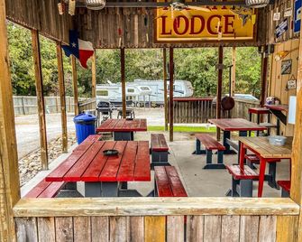 Less Than A Mile From Lake Fork-Updated-Bowfin Bungalow-Rm 3 - Quitman