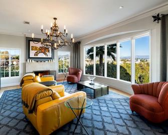 40 Steps to Paradise. Beverly Hills villa. Walk to Rodeo Drive - Beverly Hills - Living room