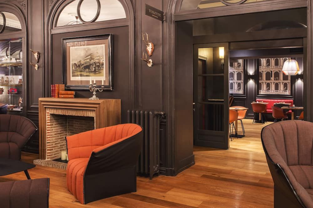 Lobby view of New Hotel Roblin