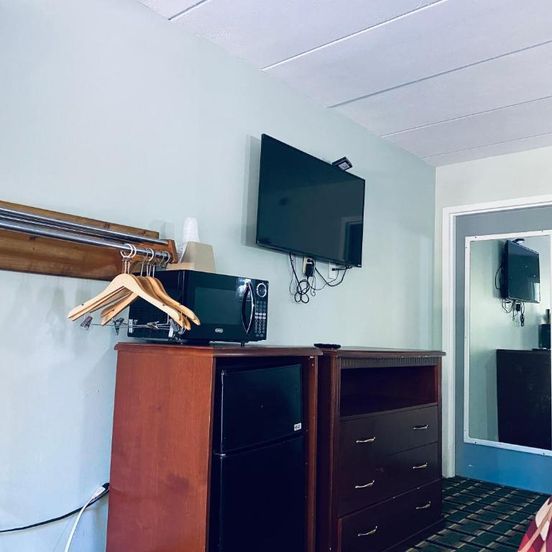 Excel Inn & Suites image 1