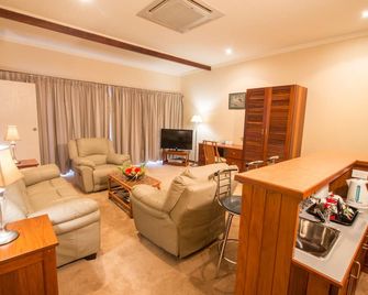 Madang Resort - Madang - Living room