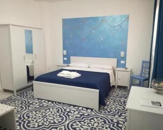 Benvenuti al Sud B&B - Macari - Camera da letto