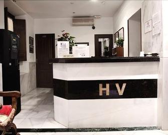 Veronica Centro - Granada - Lễ tân