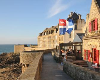 Hotel The Originals Saint-Malo Hotel des Marins - Saint-Malo - Balcony