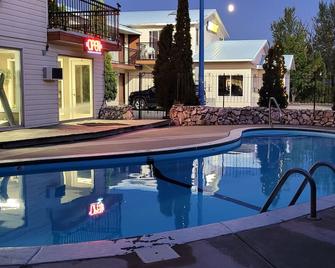 Cache Creek Inn - Cache Creek - Pool