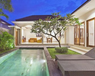 Kubu Manggala Villas Seminyak - Kuta - Pool