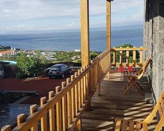 Astonishing Double Room In Sao Roque Do Pico - São Roque do Pico - Balcony