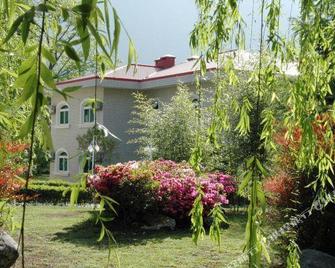Pearl Garden Hotel - Garzê - Vista del exterior