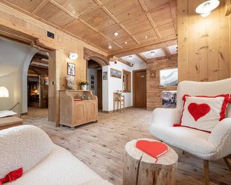 هوتل فيلا أدريا بد آند بريكفاست - كانازيي - غرفة معيشة