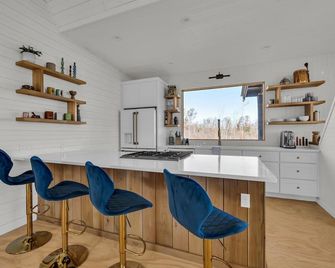 Modern 4 Bedroom A-Frame on 21 Private Acres - Ooltewah - Kitchen