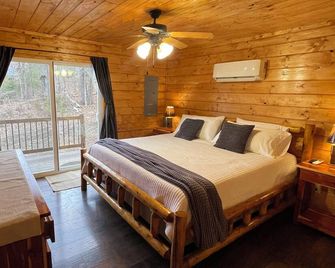 Cozy Lake Cabin. Near Douglas Lake,east Tn! Sleeps 5.Hot Tub. Fireplace. Age 25+ - Dandridge - Slaapkamer