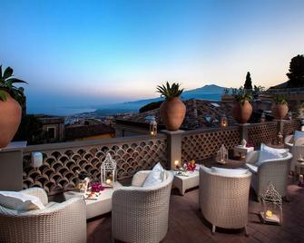 فيلا تاورمينا - تاورمينا - شرفة