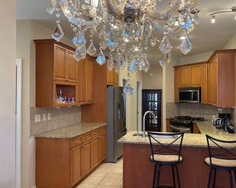 Luxury stay at 4 bedroom house - Florence - Kitchen