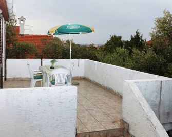 Apartments with parking space Mandre, Pag - 11600 - Kolan - Balcony
