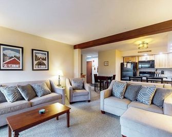 Secluded ski condo near Killington with fast WiFi, shared outdoor pool, & tennis - Rutland - Wohnzimmer