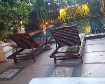 Vijitnakorn Nonpak Hotel - Si Sa Ket - Pátio