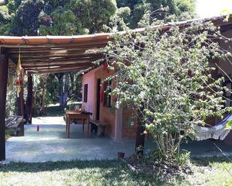 Casa Rosa in Capão Valley - Palmeiras - Patio