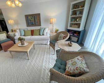 Cheerful, charming, super comfy 2BR 2Bath Condo - Valparaiso - Wohnzimmer