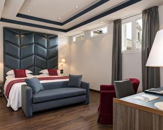 Hotel Nazionale - Rome - Bedroom